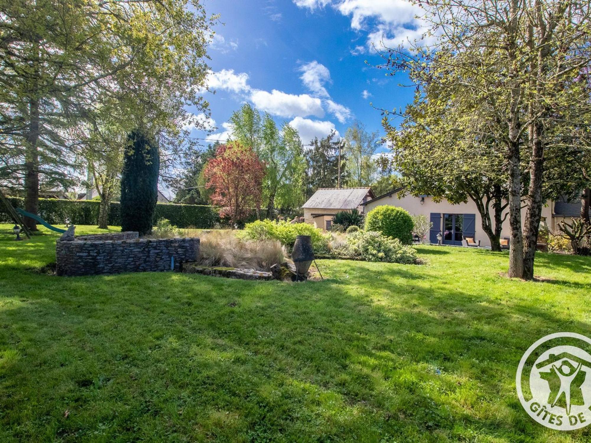 Gite Charmant Avec Jardin, Proche Activites Nautiques - Fr-1-622-75 Morannes sur Sarthe-Daumeray Esterno foto